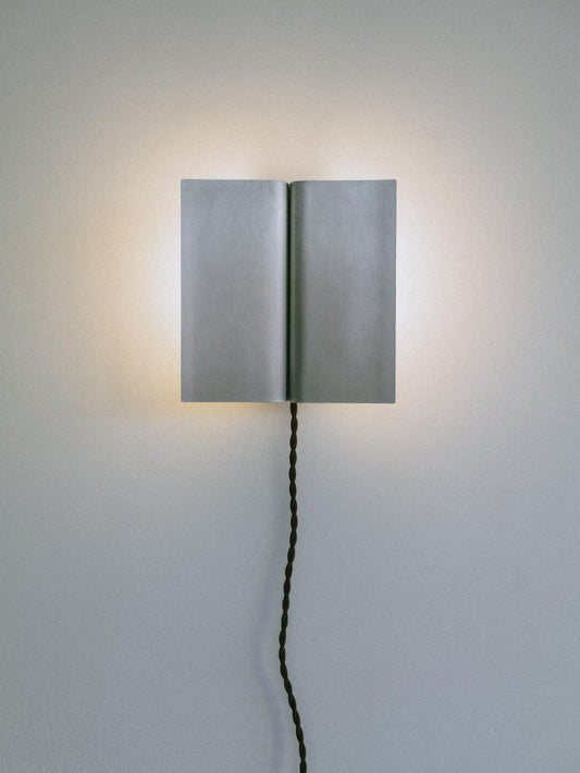 Appliqué de Lys Sconce